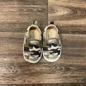 Little Bipsy Camo shoes size 2
